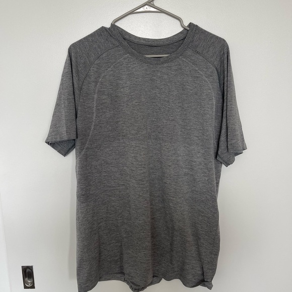 Lululemon Gray Men's T-Shirt - Picture 1 of 3